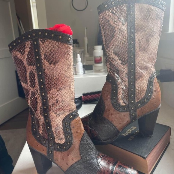 Stuart Weitzman "Stampede" boot - Picture 2 of 5